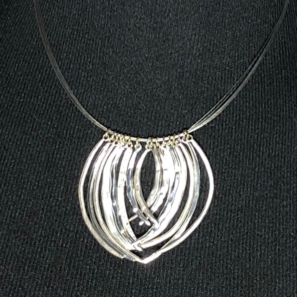 🆕⬇️Chico’s Silver color Necklace